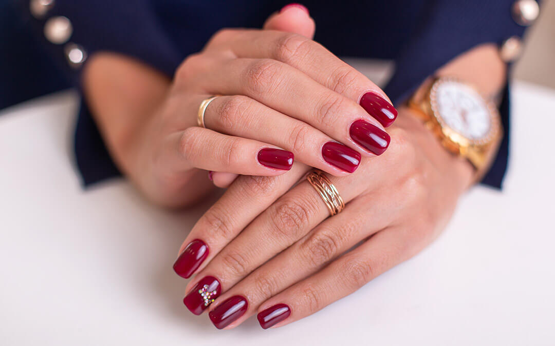 gel-polish-nail-salon-nail-manicure
