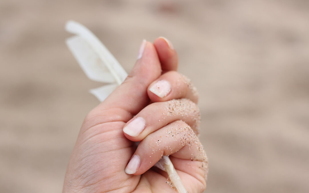 manicure-manicurist-nail-salon-french-nail-nail-artist (1)