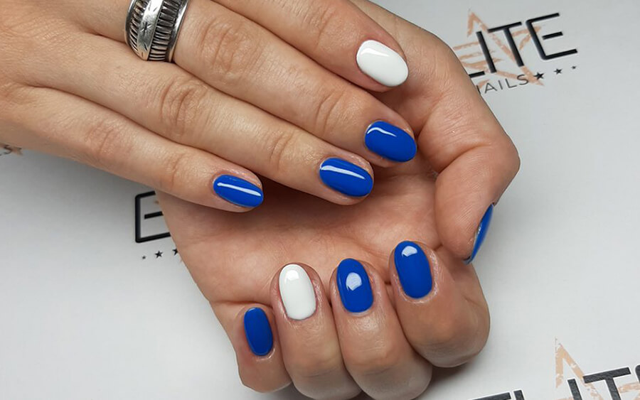 Blue white nails nail trends Budapest