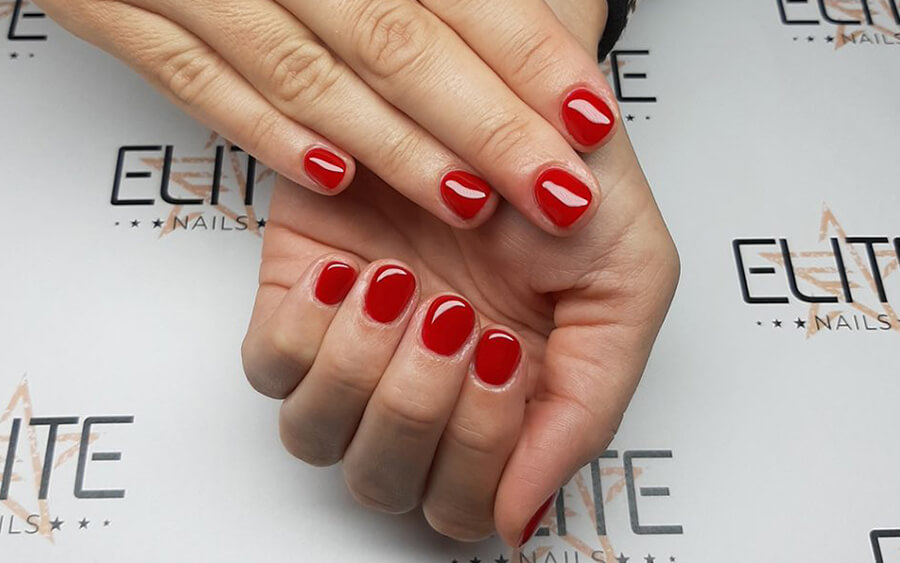 Red nails Budapest nail trends