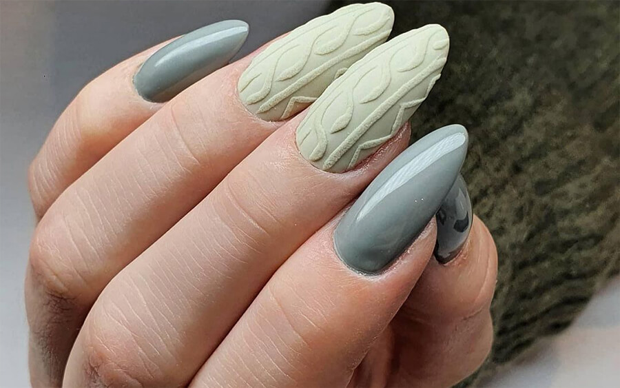 Porcelain nail green knotted design Budapest elite nails
