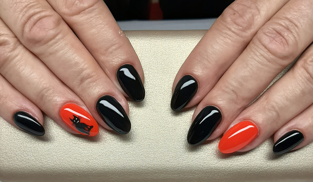 Black red nail design Budapest