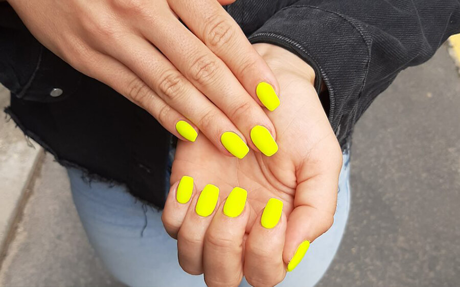 Yellow UV nails trends Budapest