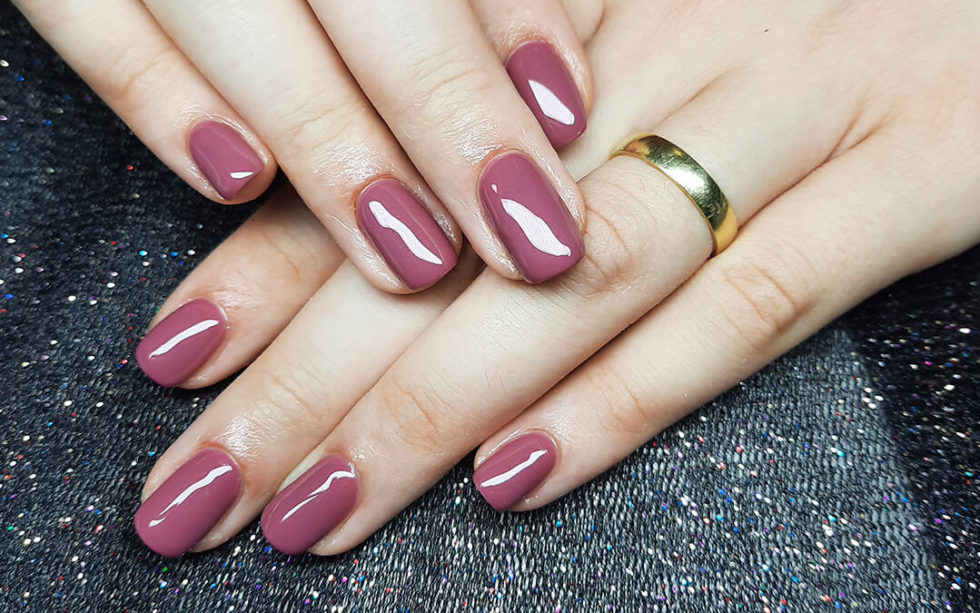 How to Dissolve Nail Glue Safely and Effectively How to Dissolve Nail Glue Safely and Effectively